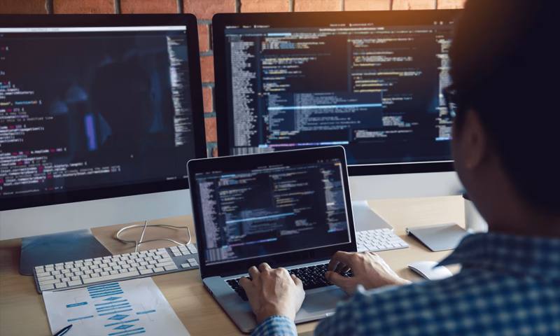 数据科学选型：R与Python如何赋能德城区网站建设？